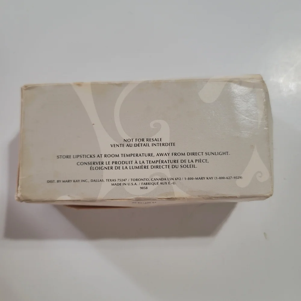 Set of 10 New in Box Mary Kay Clear‎ Acrylic Lipstick Caps Tops